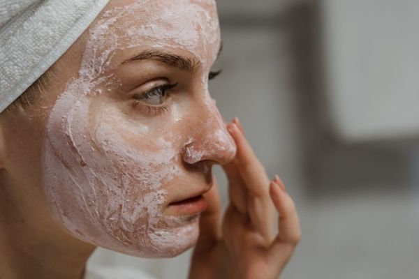 Полезные советы: как очистить лицо в домашних условиях качественно? —  LAMBRE® Украина