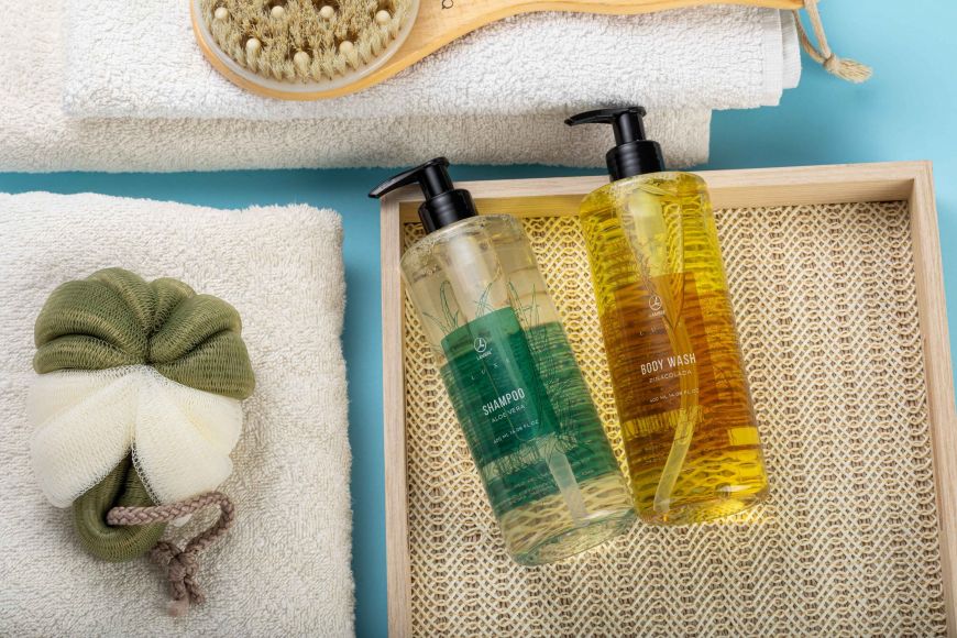 Гель для душу з ароматом піна колади LUXE BODY WASH PINAСOLADA LAMBRE®400 ml